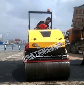 3噸全液壓壓路機(jī)